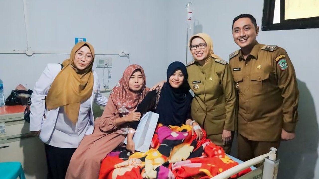 Bupati dan Wakil Bupati Lumajang luncurkan program layanan kesehatan dan persalinan gratis untuk seluruh warga, terutama bagi yang belum terdaftar BPJS Kesehatan, guna mewujudkan akses kesehatan yang merata.