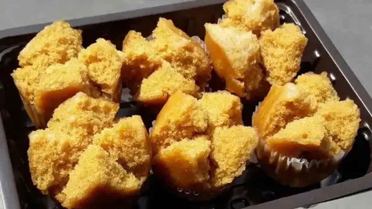 kue bolu kukus gula merah (credit: Cookpad/DC Food's @cook_108504975)