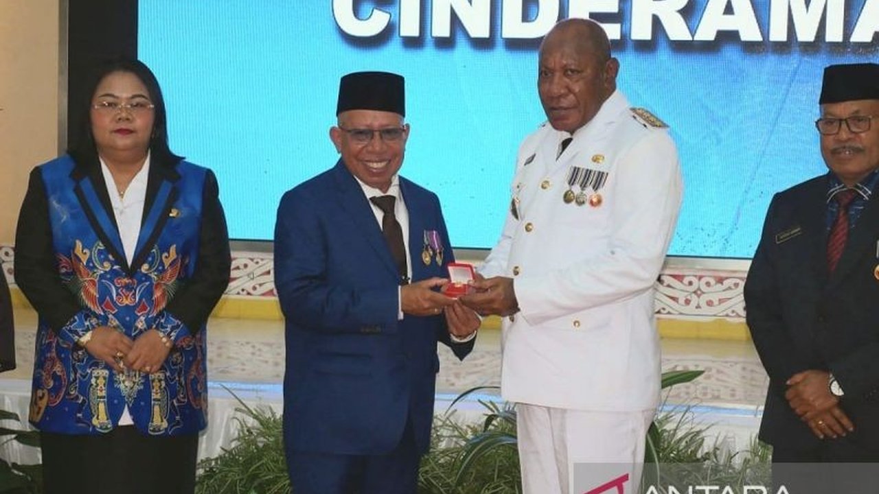 Bupati Teluk Wondama, Elysa Auri, berkomitmen mewujudkan pendidikan dan layanan kesehatan gratis sebagai program prioritas untuk meningkatkan kualitas SDM di daerah tersebut.