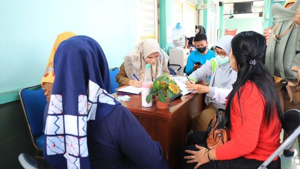 Layanan Unit Gawat Darurat (UGD) dan Pelayanan Obstetri Neonatal Emergensi Dasar (PONED) di Puskesmas Kota Tangerang tetap beroperasi penuh selama Ramadhan, meskipun puskesmas lain menyesuaikan jam kerja.