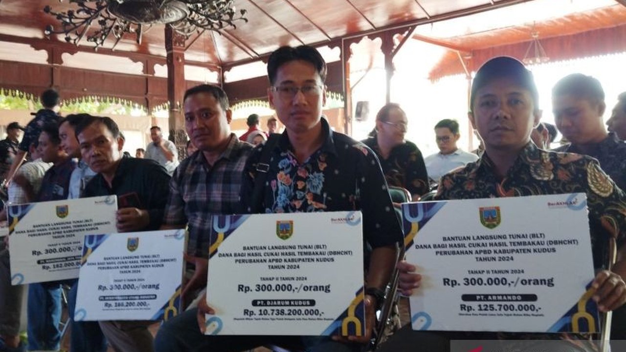 Penyaluran BLT buruh rokok di Kudus senilai Rp60,99 miliar untuk 50.828 pekerja ditargetkan sebelum Lebaran 2025, menunggu penetapan Perbub terkait daftar penerima.