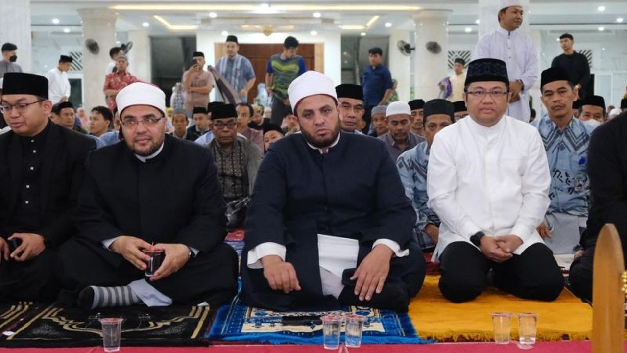 Dua ulama Al Azhar Kairo, Mesir, Syekh Hamdy dan Syekh Ahmad, menggelar syiar Ramadhan di Masjid Agung Syekh Yusuf, Kabupaten Gowa, Sulawesi Selatan, disambut antusias oleh Wakil Bupati dan masyarakat.
