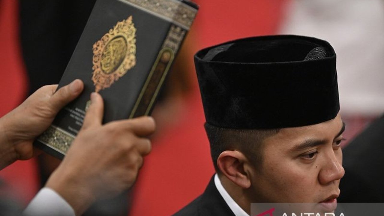 Pemerintah menegaskan penugasan Letkol TNI Teddy Indra Wijaya sebagai Seskab berdasarkan kewenangan konstitusional Presiden untuk efektivitas pemerintahan dan kesinambungan kebijakan.