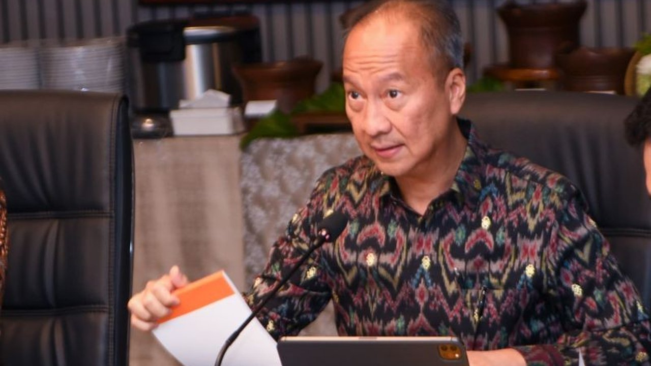 Menteri Perindustrian mendukung pembangunan kilang minyak baru untuk meningkatkan produksi nafta, mengurangi impor, dan mendorong pertumbuhan industri petrokimia dalam negeri.