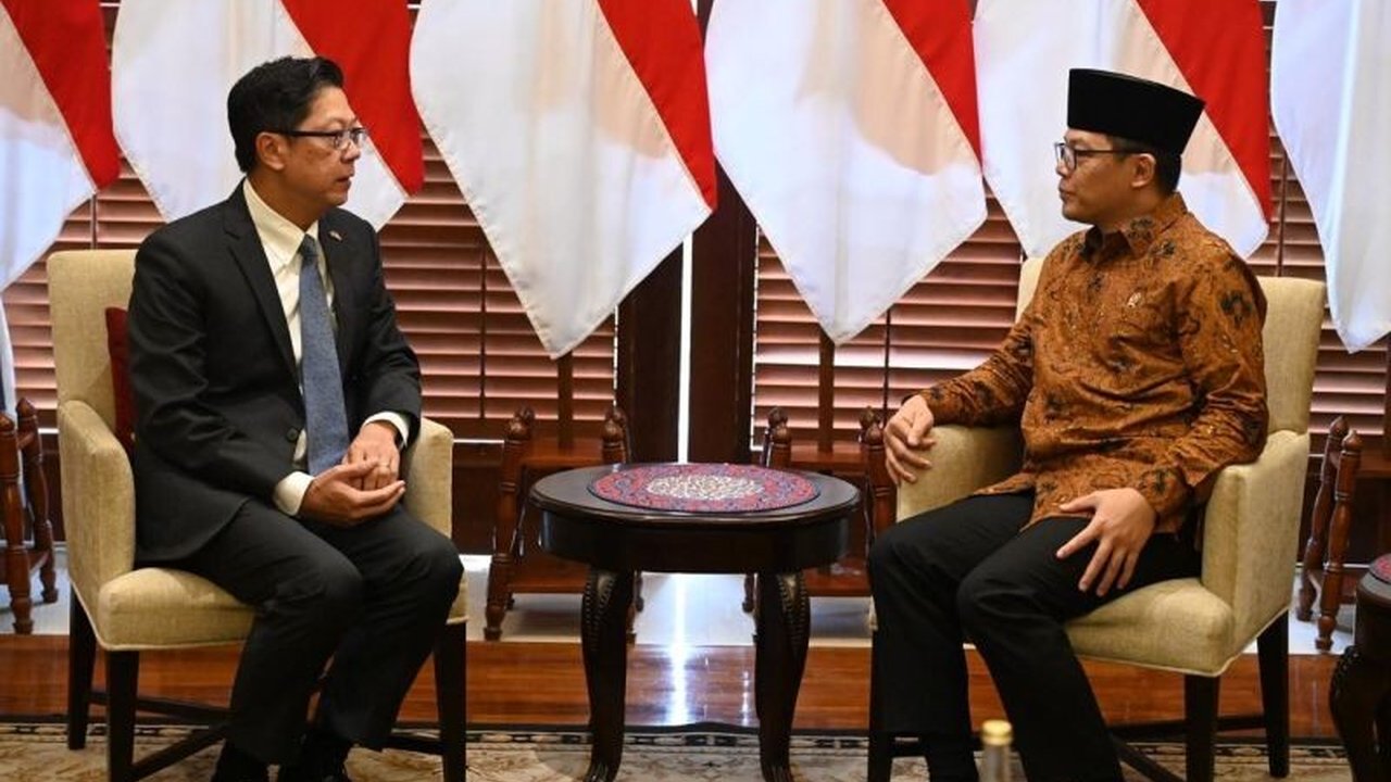 Menlu RI sambut komitmen Thailand untuk meningkatkan kerja sama bilateral di berbagai sektor, termasuk ekonomi, investasi, dan penanganan TPPO, dalam rangka memperingati 75 tahun hubungan diplomatik kedua negara.