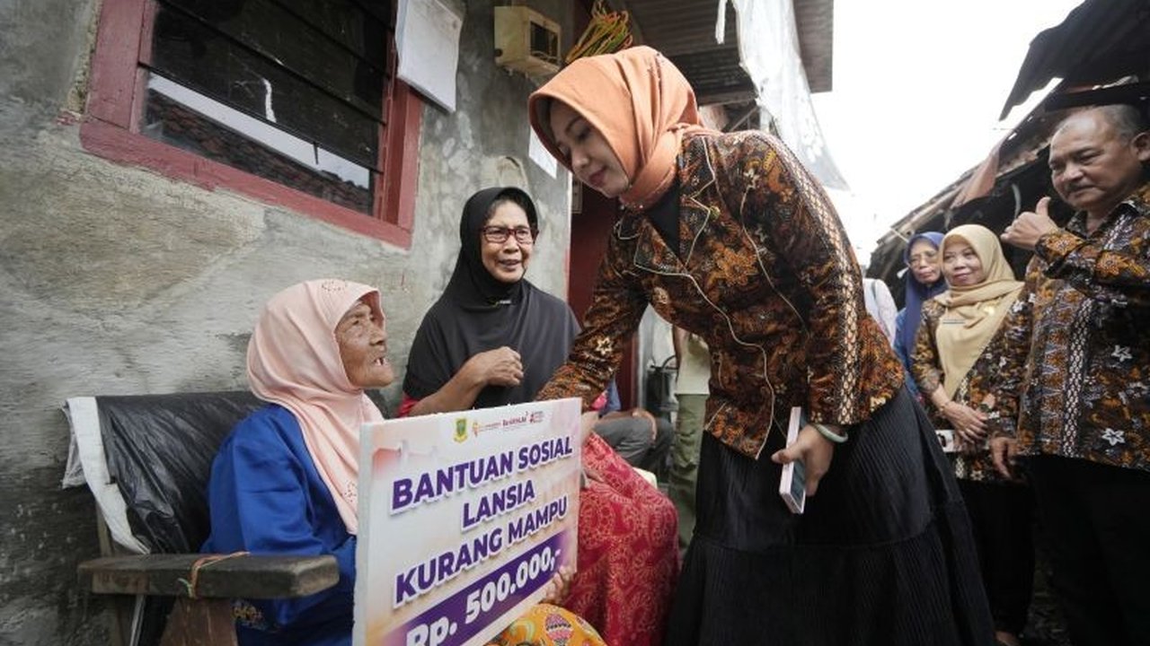 Jelang Lebaran 2025, Pemkot Mojokerto salurkan bantuan sosial (bansos) sebesar Rp500 ribu kepada 1.094 lansia kurang mampu melalui program home visit.