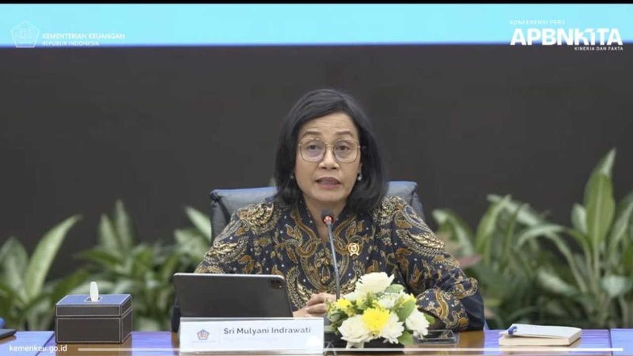 Menteri Keuangan Sri Mulyani Indrawati mengungkapkan kebijakan AS sebagai penyebab utama pelemahan nilai tukar rupiah yang tembus di atas Rp16.300 per dolar AS, diperparah oleh proyeksi defisit fiskal dan potensi risiko lainnya.