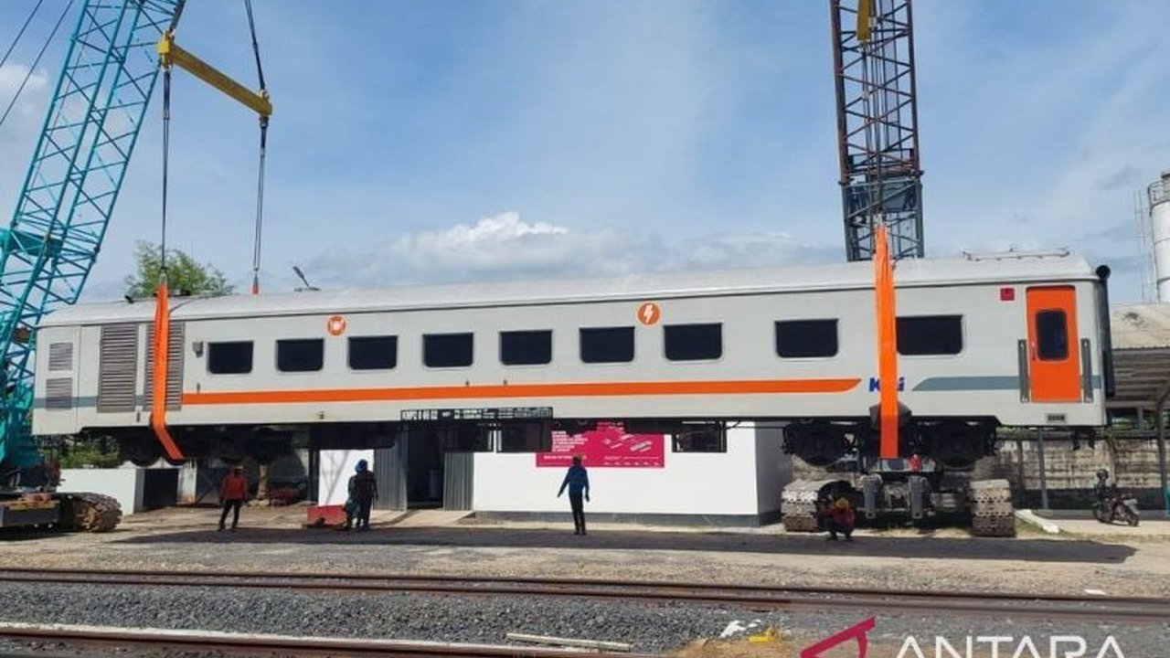 KAI Tambah Rangkaian KA Rajabasa Antisipasi Lonjakan Penumpang Lebaran 2025