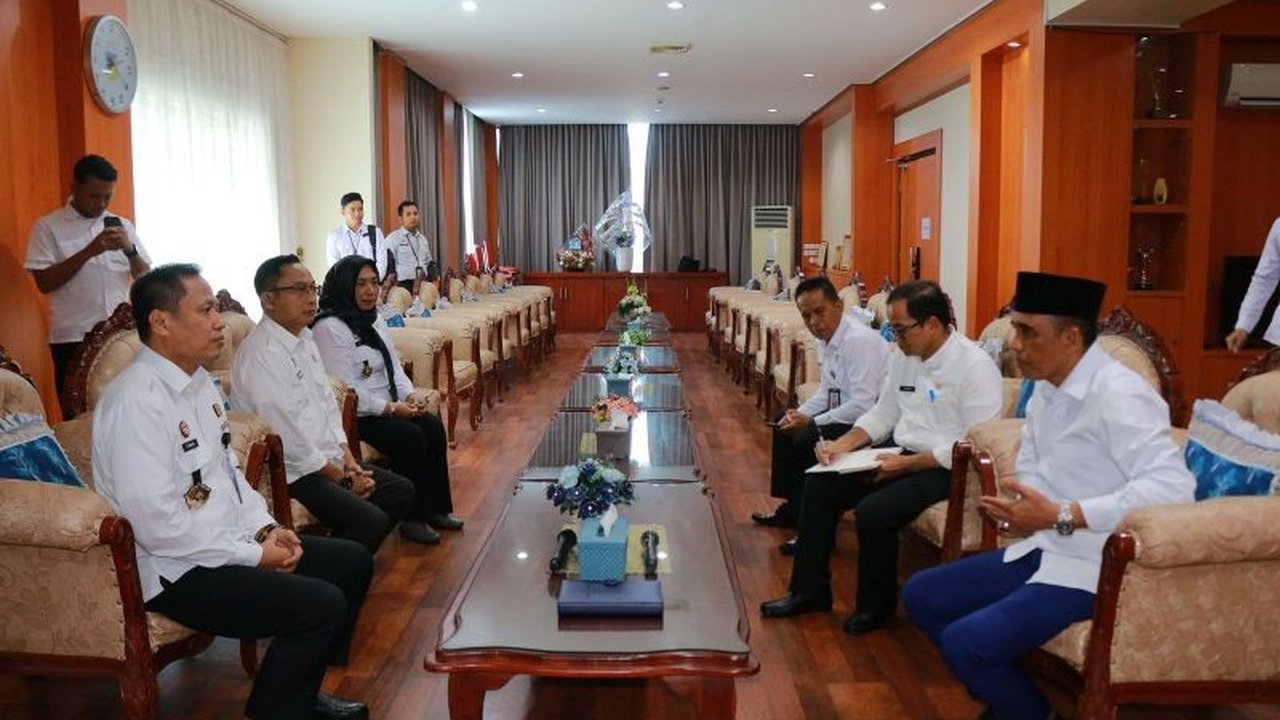 Pemerintah Provinsi Sulawesi Tengah (Sulteng) dan Kantor Wilayah Kementerian Hukum dan HAM Sulteng bersinergi untuk meningkatkan edukasi hukum bagi masyarakat dan memberikan layanan hukum yang lebih cepat dan responsif.