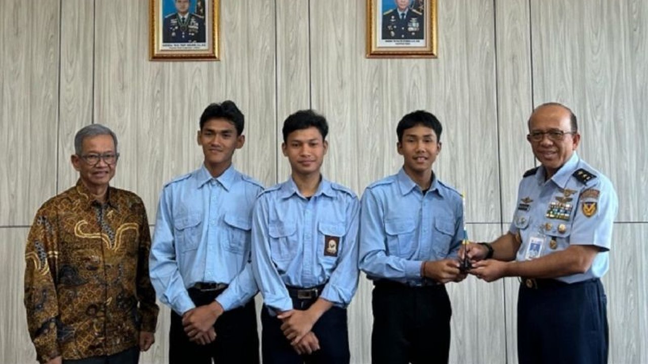 PT Pasifik Satelit Nusantara (PSN) mendorong generasi muda Indonesia untuk berinovasi di bidang antariksa melalui program pembinaan dan kolaborasi, ditandai dengan keberhasilan peluncuran Roket Nusantara.