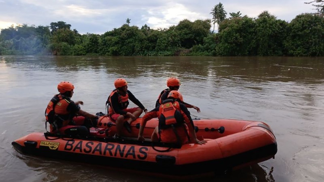 Siswi SD Tenggelam di Sungai Komering, Tim SAR Palembang Lakukan Pencarian