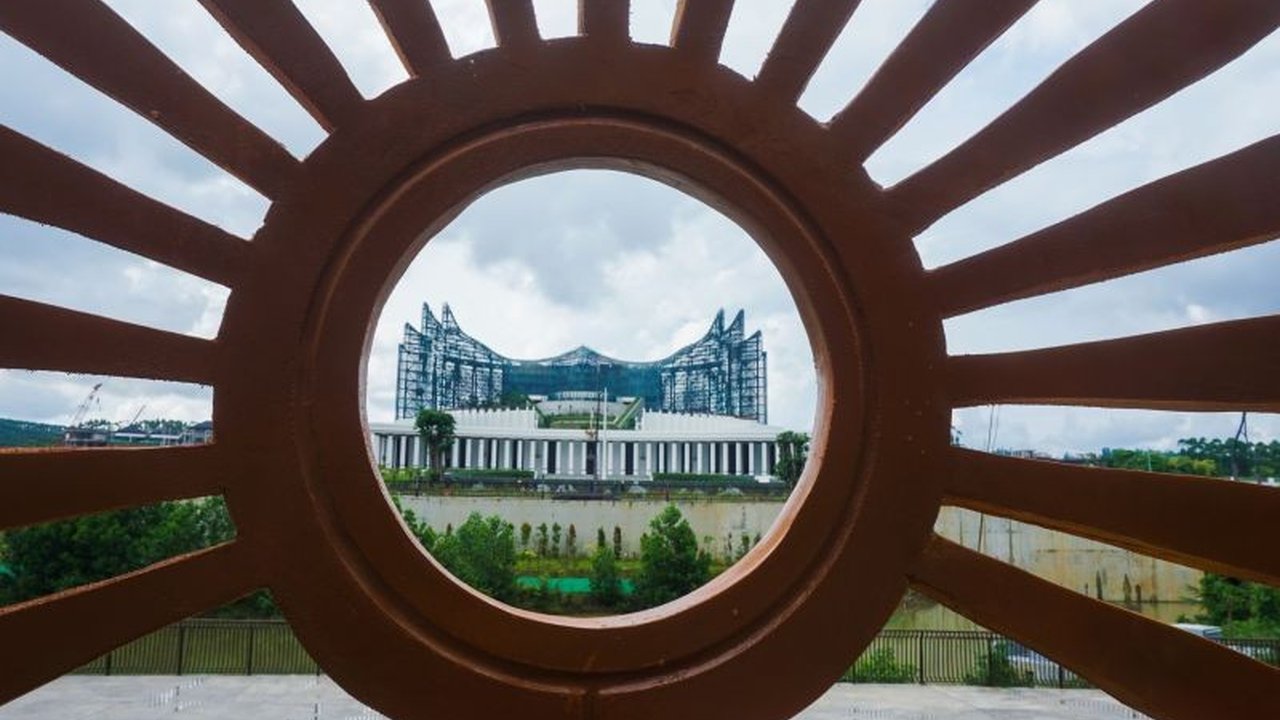 Otorita Ibu Kota Nusantara (OIKN) mengingatkan masyarakat untuk waspada terhadap berita bohong yang beredar di media sosial terkait pembangunan Kota Nusantara dan mengajak masyarakat untuk bijak dalam bermedia sosial.