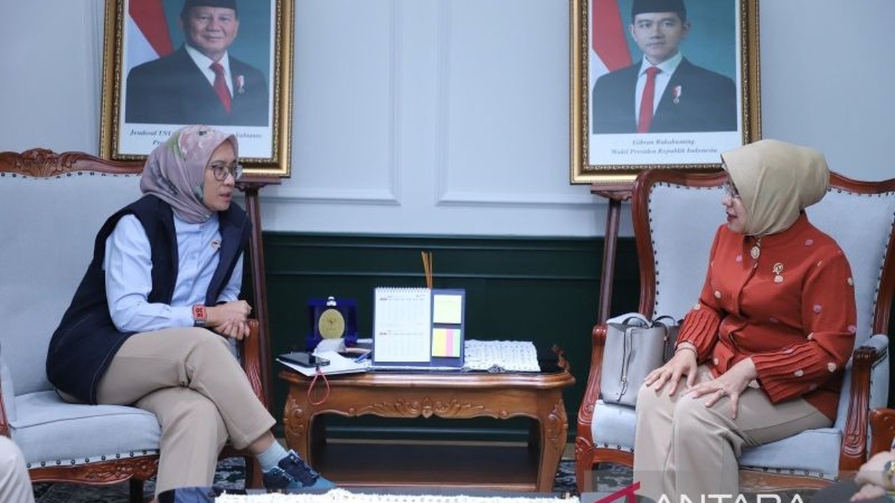 Menteri PANRB, Rini Widyantini, bertemu Kepala BPS, Amalia Adininggar Widyasanti, untuk membahas penguatan kelembagaan BPS dan peran BPS dalam akselerasi transformasi digital pemerintah, termasuk pemanfaatan Data Tunggal Sosial dan Ekonomi Nasional (DTSEN