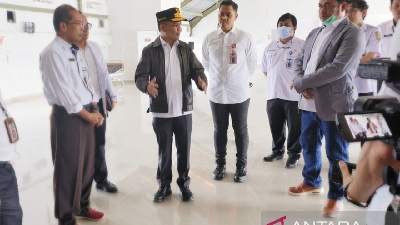 Gubernur Kalteng meninjau RSUD Doris Sylvanus untuk memastikan kesiapan sarana prasarana dalam mendukung program pendidikan dokter spesialis kandungan kerjasama UPR dan Unpad, guna menekan angka kematian ibu dan anak.