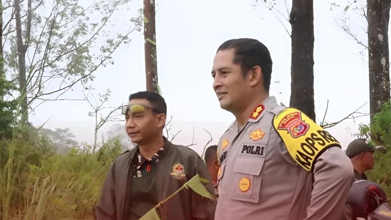 AKBP Fajar Widyadharma dicopot dari jabatan Kapolres Ngada setelah ditangkap Divisi Propam Polri terkait dugaan kasus narkoba dan asusila yang melibatkan anak di bawah umur.