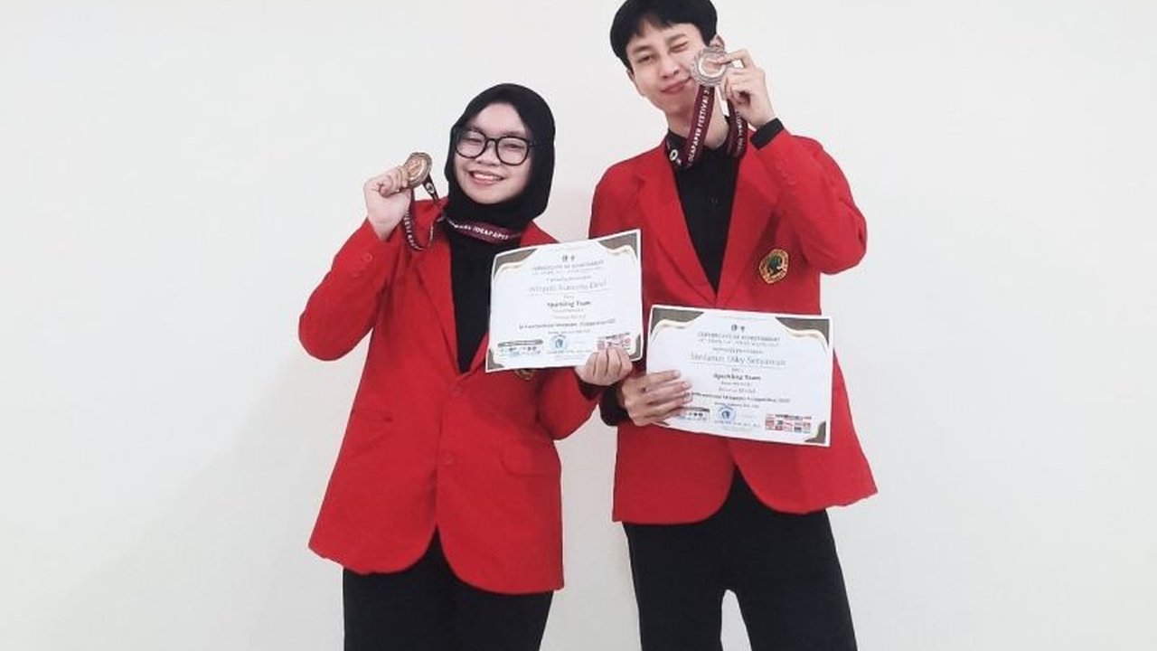 Tim mahasiswa Untag Surabaya, Sparkling Team, berhasil meraih medali perunggu dalam IIFEST 2025 berkat inovasi EcoPath, teknologi biopaving ramah lingkungan.