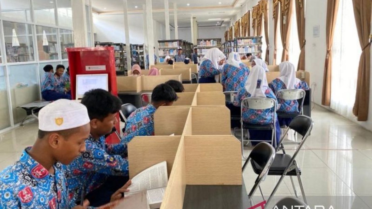 Selama Ramadhan 1446 H/2025 M, minat baca masyarakat Kalimantan Selatan meningkat signifikan, terlihat dari lonjakan pengunjung di Perpustakaan Tendean dan Perpustakaan Palam Banjarmasin.