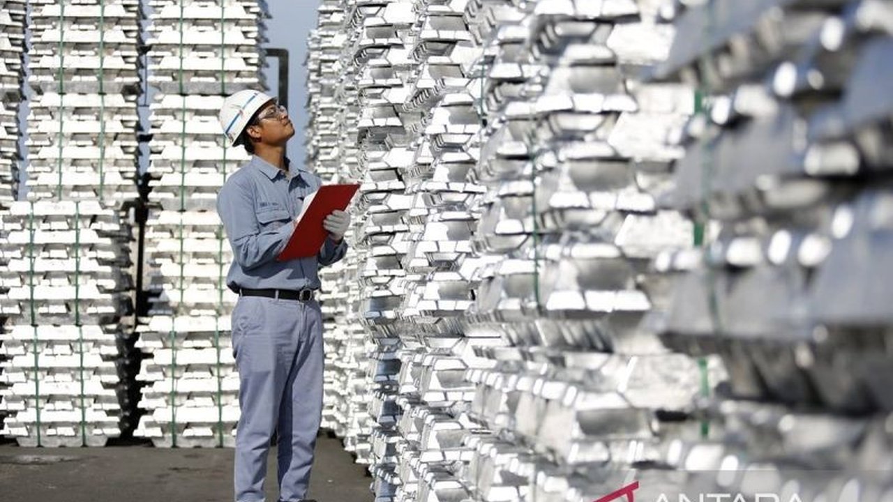 Mining Industry Indonesia (MIND ID) melakukan perubahan besar dalam jajaran komisaris dan direksi, dengan beberapa nama baru yang berpengalaman di berbagai sektor strategis.