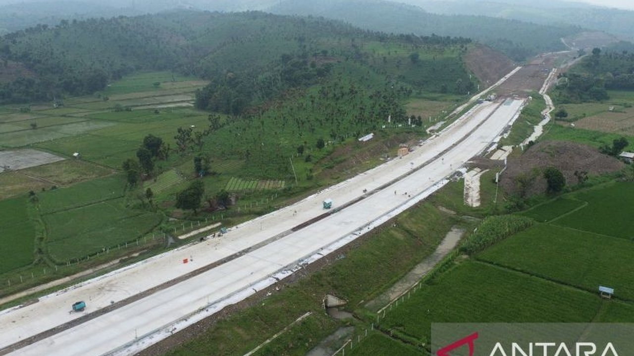 PT Wijaya Karya (WIKA) melaporkan progres pembangunan Tol Probolinggo-Banyuwangi Paket 3 telah mencapai 74,9 persen dan ditargetkan selesai pada tahun ini, meningkatkan konektivitas dan efisiensi ekonomi di Jawa Timur.