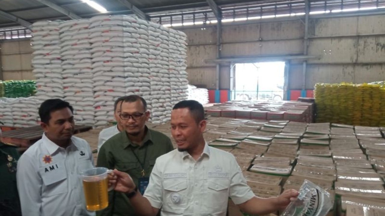 Pemerintah Kota Pekanbaru memastikan takaran minyak goreng Minyakita kemasan 1 liter sesuai dan stok aman hingga Lebaran, serta menggelar pasar murah di 15 kecamatan untuk stabilisasi harga.