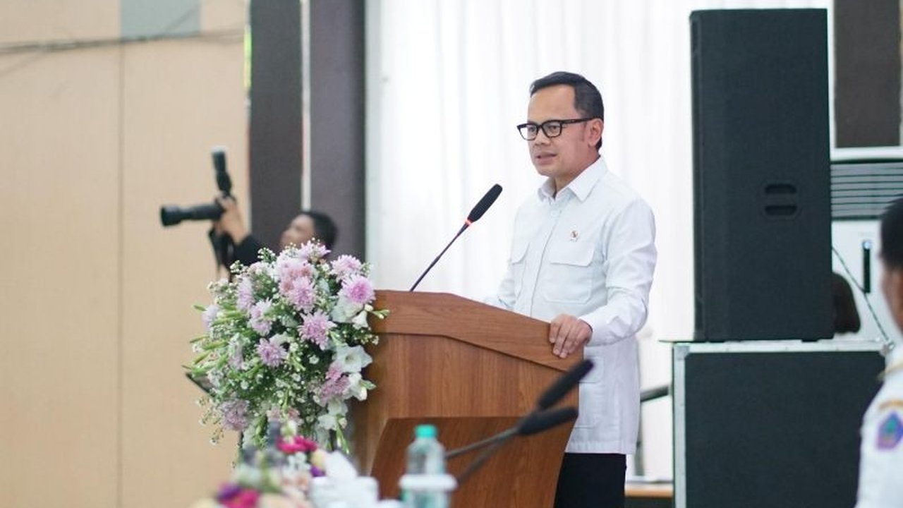 Wamendagri Bima Arya menegaskan program Makan Bergizi Gratis (MBG) sepenuhnya dibiayai APBN, bukan APBD, dan meminta pemerintah daerah fokus pada ekosistem ekonomi lokal.