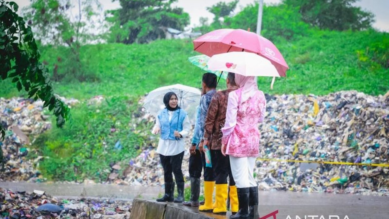 Pemkot Banjarmasin memberlakukan pemilihan sampah di setiap kelurahan sebagai solusi darurat penutupan TPAS Basirih dan mengatasi krisis sampah yang mencapai 650 ton per hari.