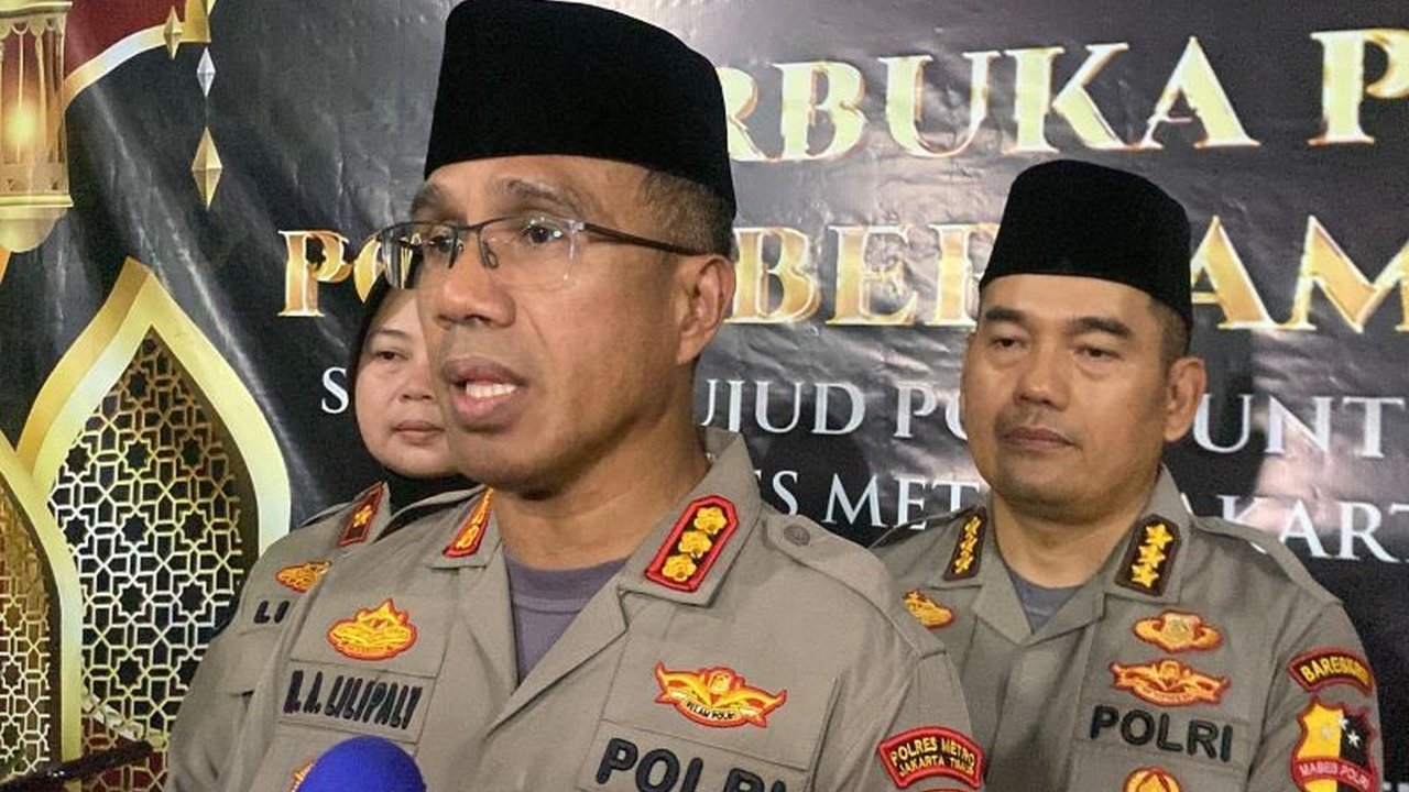 Polisi Jakarta Timur mengimbau mahasiswa UKI agar tertib dan mengikuti prosedur hukum saat unjuk rasa terkait kematian Kenzha Ezra Walewangko, seraya menyatakan kesiapan memberikan penjelasan terkait penyelidikan kasus tersebut.