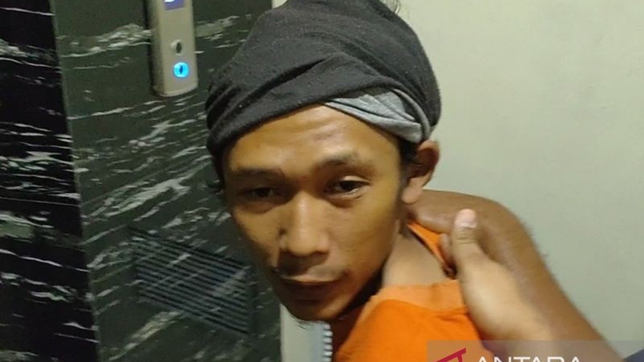 Polisi mengungkap strategi pelaku pembunuhan ibu dan anak di Tambora, Jakarta Barat, dalam upaya mengaburkan jejak kejahatannya, termasuk menyembunyikan jasad korban di dalam tandon air.