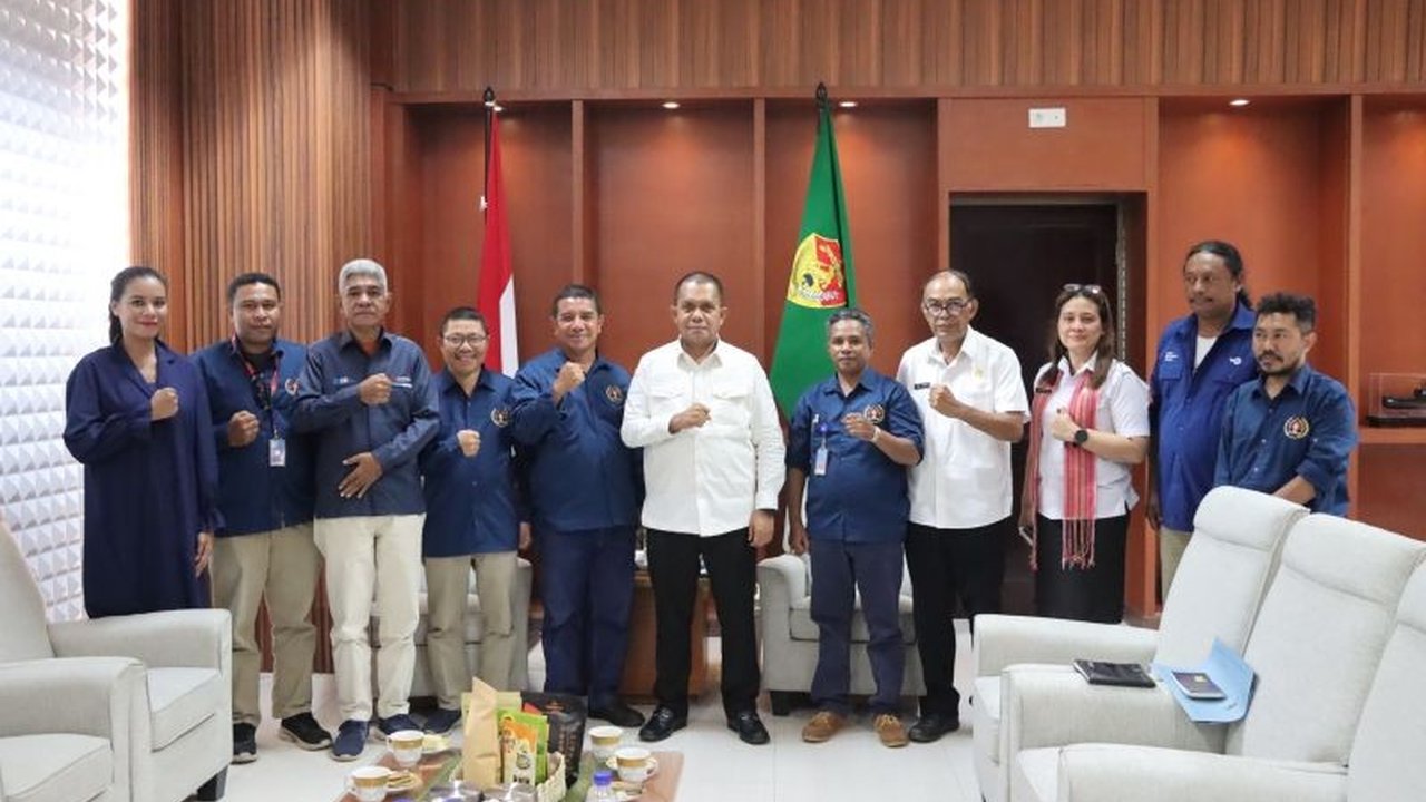 Gubernur NTT, Melki Laka Lena, mengajak pers untuk memberikan kritik membangun demi kemajuan NTT,  mengajak kolaborasi dalam pembangunan daerah dengan mengedepankan jurnalisme makna.