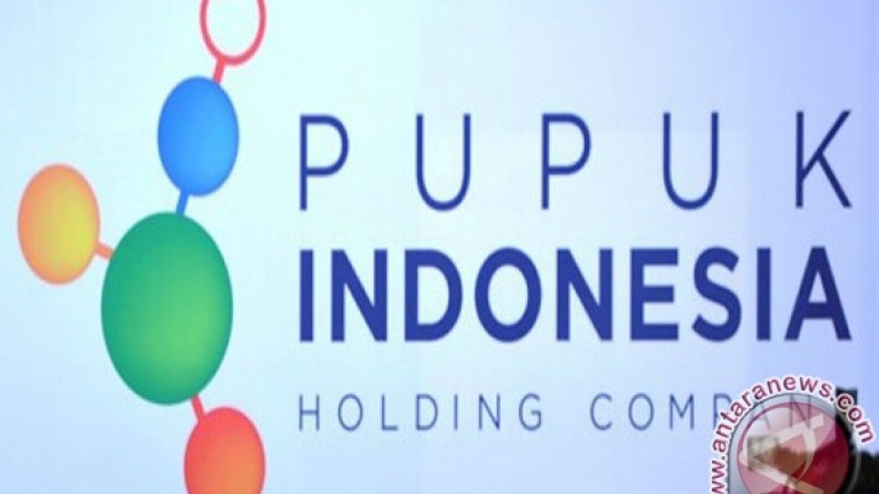 Pupuk Indonesia berhasil membantu 3.320 masyarakat melalui operasi pasar murah dengan menyediakan beras dan minyak goreng di bawah harga eceran tertinggi.