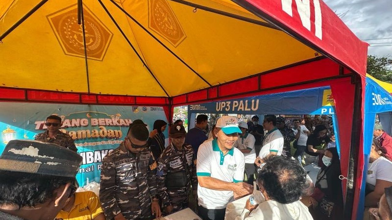 PLN UP3 Palu menggelar pasar murah Ramadhan dengan menyediakan 1.000 paket sembako seharga Rp50.000 per paket, sebagai wujud kepedulian terhadap masyarakat.