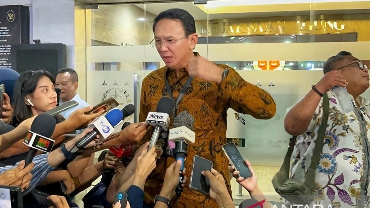 Mantan Komisaris Utama Pertamina, Ahok, mengaku terkejut dengan jumlah data yang dimiliki Kejagung terkait dugaan korupsi di tubuh Pertamina, bahkan lebih banyak dari yang ia ketahui selama menjabat.