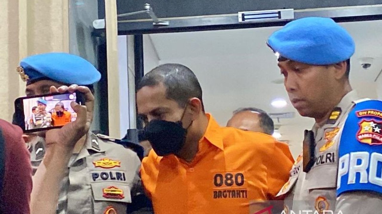 Divpropam Polri akan menggelar sidang etik terhadap mantan Kapolres Ngada, AKBP Fajar Widyadharma, pada Senin, 17 Maret 2025, terkait dugaan kasus asusila dan penyalahgunaan narkoba.