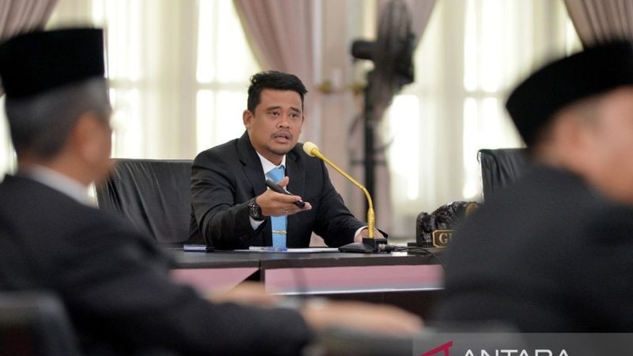 Gubernur Sumut, Bobby Nasution, berkomitmen melunasi utang dana bagi hasil (DBH) Rp2,2 triliun kepada 33 kabupaten/kota dan mendorong percepatan program UHC.