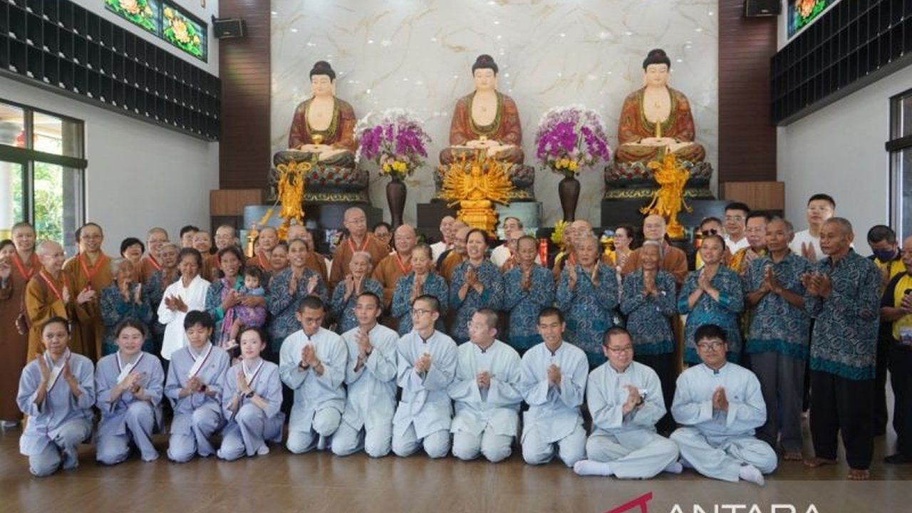 Organisasi Buddhis Fo Guang Shan Taiwan mengunjungi Temanggung untuk merekrut pemuda Buddhis dan menawarkan pendidikan di Taiwan, yang mencakup ajaran Buddha dan peningkatan ekonomi.