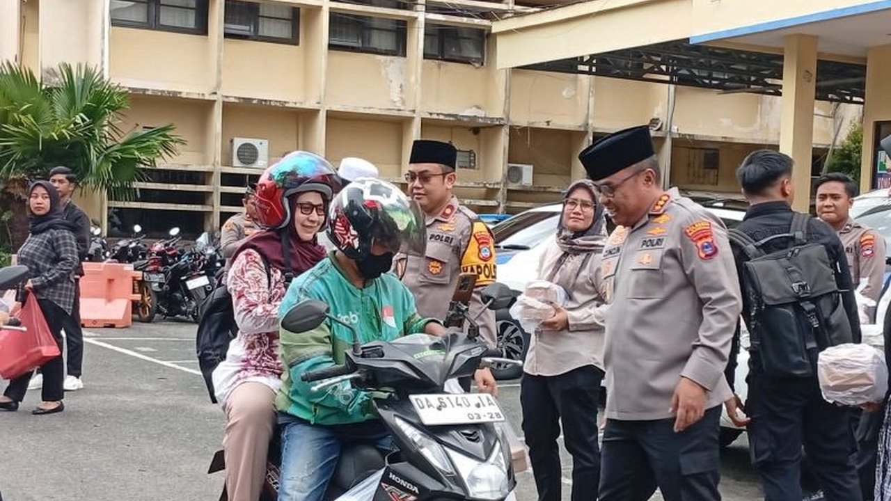 Polresta Banjarmasin dan Media Bagikan 500 Takjil, Jalin Silaturahmi di Bulan Ramadan