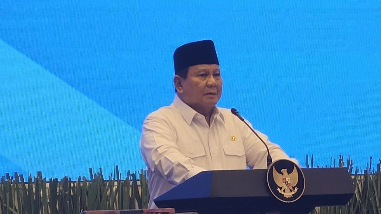 Presiden Prabowo Subianto menekankan pentingnya pendidikan sebagai prioritas utama anggaran negara untuk membangun Indonesia yang makmur, berbeda dengan negara lain yang memprioritaskan sektor pertahanan.