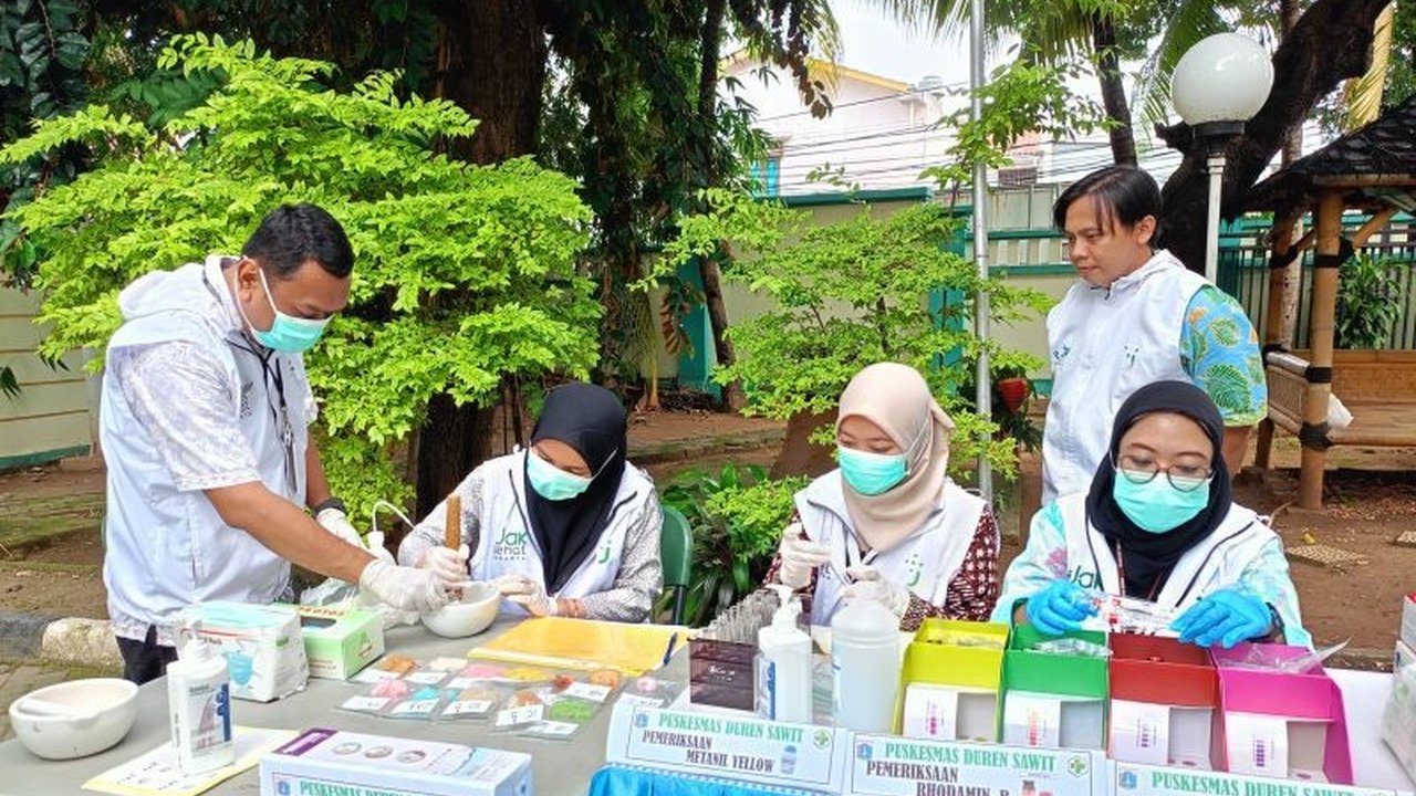 Pemerintah Kota Jakarta Timur memastikan keamanan takjil di Pasar Perumnas Klender setelah uji sampel acak menunjukkan hasil negatif terhadap bahan berbahaya.