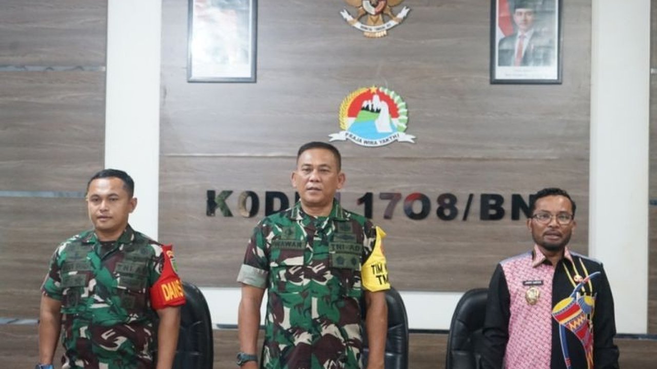 Tim Wasev Mabes TNI AD memberikan apresiasi terhadap keberhasilan TMMD ke-123 Kodim 1708 Biak dalam membangun 10 rumah dan berbagai program unggulan KSAD, berkat sinergi TNI-masyarakat.