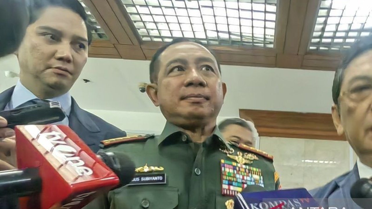 Panglima TNI mengusulkan percepatan kenaikan pangkat perwira dalam RUU TNI untuk mengatasi stagnasi jabatan dan optimalisasi potensi kepemimpinan di usia produktif.