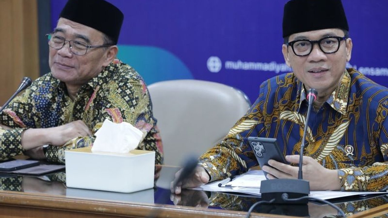 Kementerian Desa dan PP Muhammadiyah berkolaborasi untuk memperkuat ekonomi dan dakwah di desa-desa Indonesia, guna mengatasi masalah sosial seperti narkoba dan judi online.