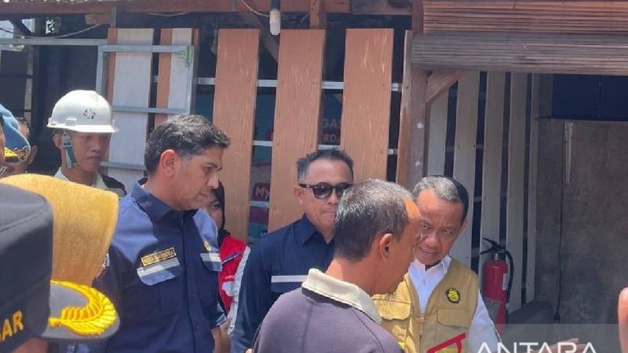 Menteri ESDM, Bahlil Lahadalia, mengancam akan mencabut izin agen dan pangkalan LPG yang terbukti melakukan kecurangan distribusi, memastikan stok aman, dan layanan distribusi tetap beroperasi di akhir pekan.