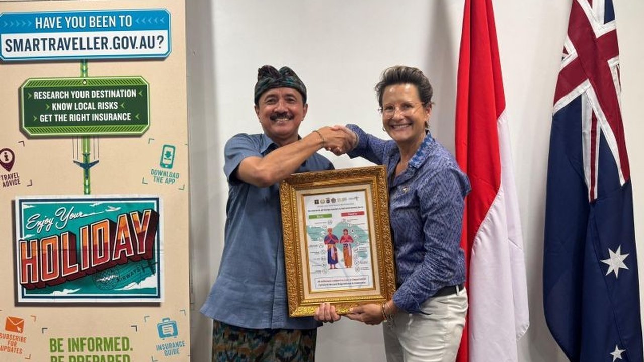 Pemerintah Bali dan Konsulat Jenderal Australia secara bersamaan mengimbau wisatawan asing, terutama warga Australia, untuk menghormati aturan lokal demi menjaga kelestarian budaya dan lingkungan Bali.