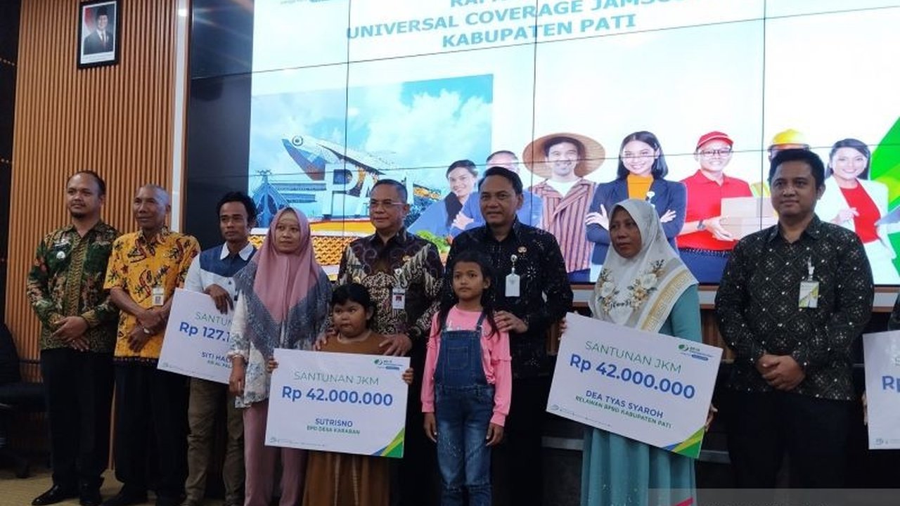 Pemerintah Kabupaten Pati berpacu dengan waktu untuk mencapai target Universal Coverage Jaminan Sosial Ketenagakerjaan (Jamsostek) sebesar 52 persen pada tahun 2025, demi melindungi seluruh pekerja dan keluarganya.