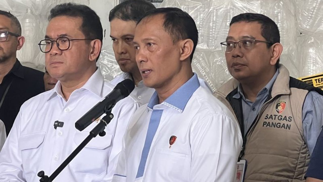 Polda Metro Jaya menetapkan 14 direktur perusahaan sebagai tersangka terkait kasus dugaan kecurangan jumlah MinyaKita, setelah sebelumnya satu tersangka telah ditetapkan.