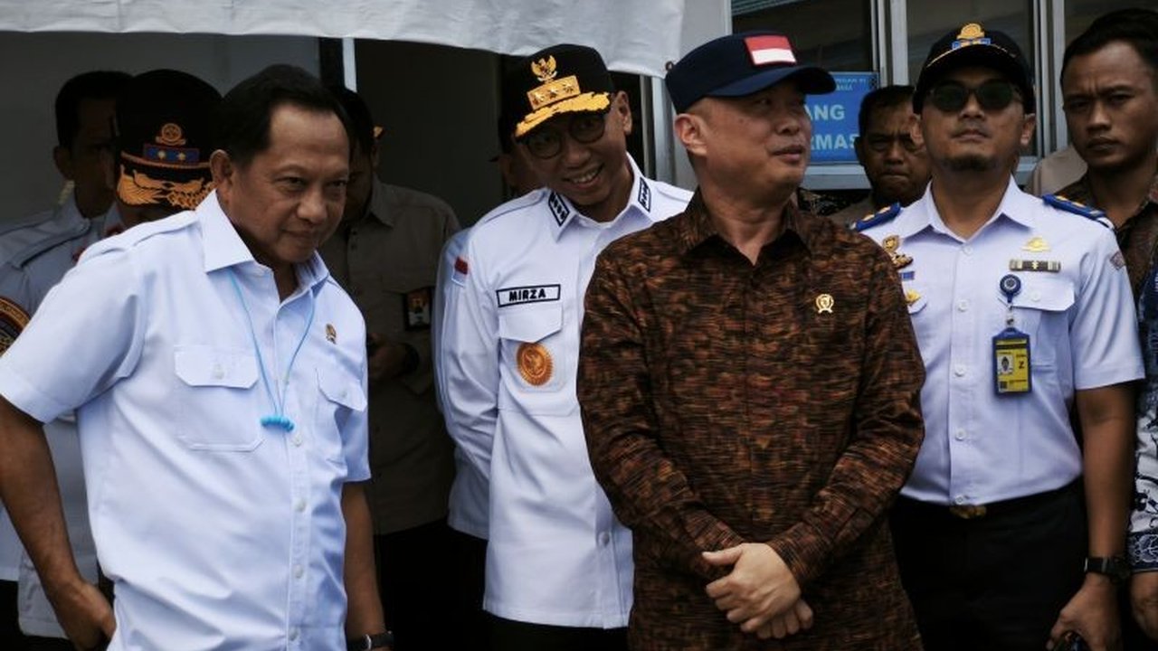 Menteri Perhubungan memastikan semua dermaga di Pelabuhan Merak dan Bakauheni akan berstatus reguler selama arus mudik 2025 untuk mencegah kemacetan, dengan tambahan tiga pelabuhan di Lampung sebagai alternatif.