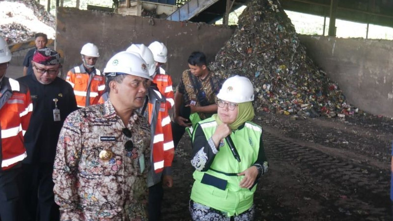Gubernur Jawa Tengah merencanakan percepatan replikasi TPST RDF Jeruklegi di berbagai wilayah pada 2026 untuk mengatasi masalah sampah, dimulai dari Magelang.