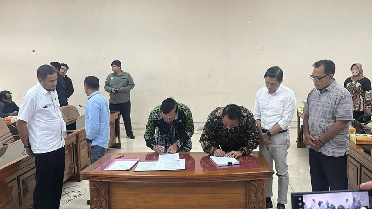 PT Waskita Karya membangun gedung baru DPRD DIY senilai Rp293,8 miliar di lahan 5 hektar,  menghadapi tantangan bangunan cagar budaya di lokasi sebelumnya.