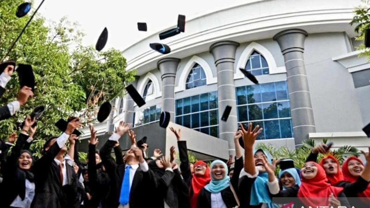 Universitas Negeri Gorontalo (UNG) berhasil meraih akreditasi unggul untuk program studi Magister Kesehatan Masyarakat dari LAM-PTKes dengan nilai 361, membuktikan kualitas akademik yang sangat baik.