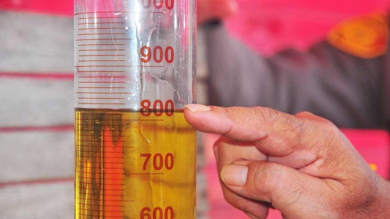 Kementerian Koperasi mencabut NIK dan membekukan badan hukum Koperasi Produsen UMKM Kelompok Terpadu Nusantara di Kudus karena terbukti melakukan kecurangan dalam distribusi Minyakita dengan mengurangi takaran.